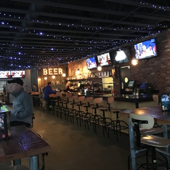 Flattop Pizza & Pool - Flattop Pizza & Pool - around 6pm on Weekday - Pizza Near Me - Anchorage, Alaska Flattop Pizza & Pool - Flattop Pizza & Pool - around 6pm on Weekday - Pizza Near Me - Anchorage, Alaska
