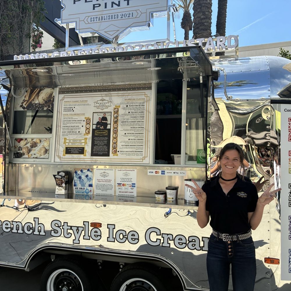 Perfect Pint - Jazzy the amazing Cashier - Ice Cream & Frozen Yogurt Near Me - Palm Desert, California