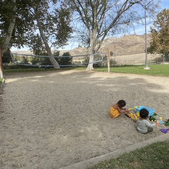 Grape Arbor Park - Volleyball court that doubles as a giant sandbox!  Do you see how shaded it is? Perfect place for warm days. - Parks Near Me - Calabasas, California