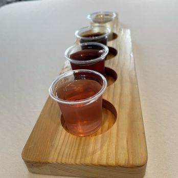 KingView Meadhouse And Winery - Tasting flight - Wineries Near Me - Harborcreek, Pennsylvania