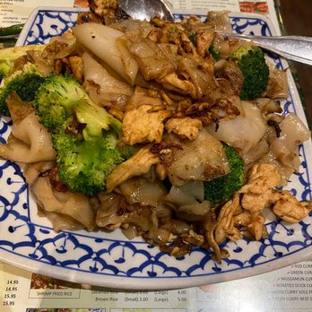 President Thai - Pad See Ew with chicken - Thai Near Me - Pasadena, California President Thai - Pad See Ew with chicken - Thai Near Me - Pasadena, California