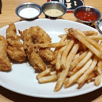 Twin Peaks - Chicken tender and fries - New American Near Me - Doral, Florida Twin Peaks - Chicken tender and fries - New American Near Me - Doral, Florida