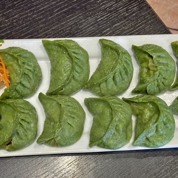 Garleek Kitchen - Vegetarian / Vegan Momos (big, nice chewy wrappers, and flavourful veggie fillings) - Asian Fusion Near Me - Toronto, Ontario