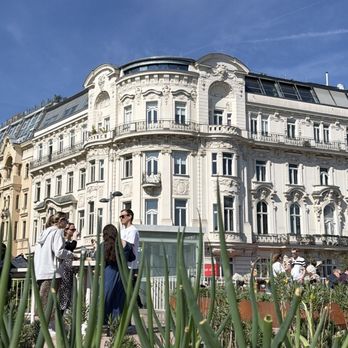 Naschmarkt - Rooftop - Public Markets Near Me - Vienna, 9