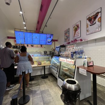 Scoop DeVille - Small interior space - Ice Cream & Frozen Yogurt Near Me - Philadelphia, Pennsylvania