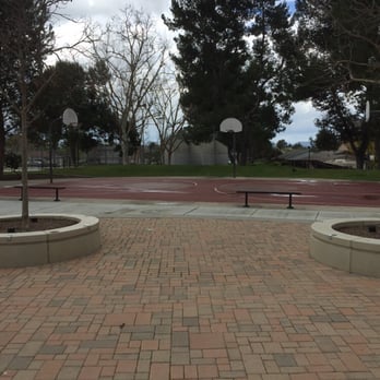 Mountain View Park - Short Court Basketball - Parks Near Me - Lake Forest, California