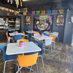 Jefe's Street Tacos & More - Dining area