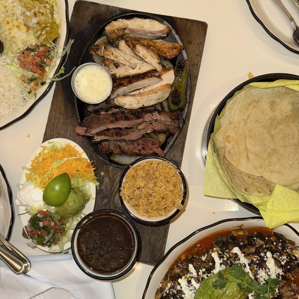 Superica - Steak and chicken fajita, beef enchiladas, grilled chile rellano - Tex-Mex Near Me - Houston, Texas Superica - Steak and chicken fajita, beef enchiladas, grilled chile rellano - Tex-Mex Near Me - Houston, Texas