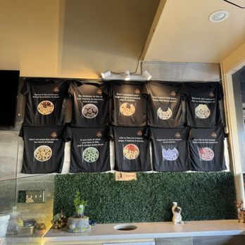 Roll & Bowl - Inside - Comfort Food Near Me - Alameda, California