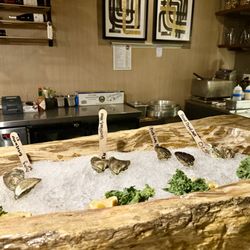 Union Kitchen & Bar - Oyster Selection of the Night Displayed!