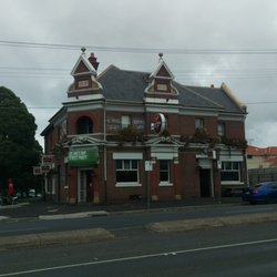 Elephant & Castle Hotel - Outside