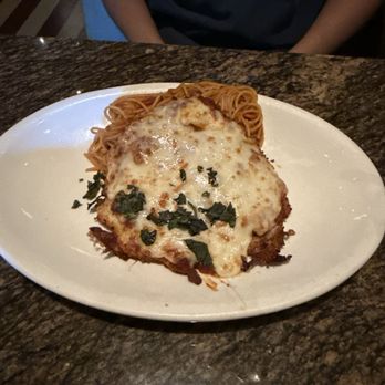 BJ's Restaurant & Brewhouse - Italian Chicken Parmigiana Pasta - lunch size - Pizza Near Me - Eugene, Oregon