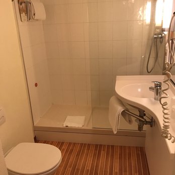 Hotel Ibis - Bathroom - Hotels Near Me - Milan, Michigan Hotel Ibis - Bathroom - Hotels Near Me - Milan, Michigan