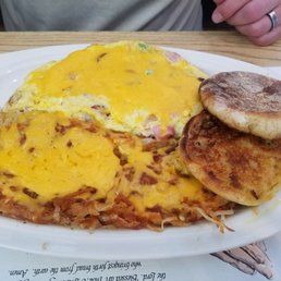 Denver omelet with cheesy hasbrowns and English muffin Denver omelet with cheesy hasbrowns and English muffin