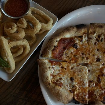 Mia Bella Trattoria - HH cheese pizza & calamari - Italian Near Me - Houston, Texas