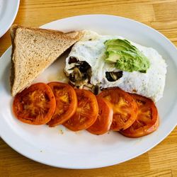 Camino Corner Restaurant - Self build omelette with roasted tomatoes & whole wheat toast