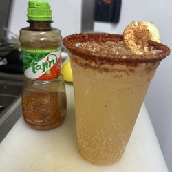 Birria y mariscos La Reina - Dressed Topo Chico