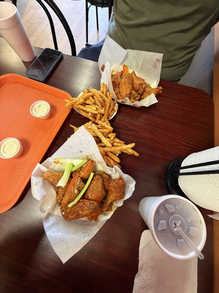 Touchdown Wings Logo