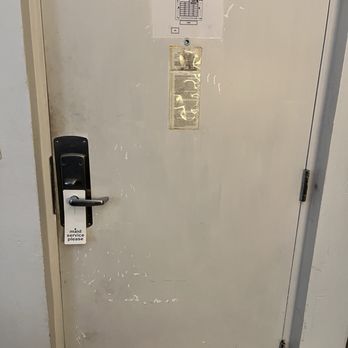 Continental Inn - The doors were super gross - Hotels Near Me - Santa Cruz, California