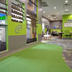 GOLFTEC - Club fitting wall and putting green