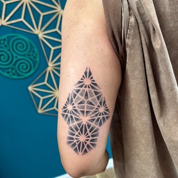Tattoo Labyrinth - Tattoo Near Me - Honolulu, Hawaii Tattoo Labyrinth - Tattoo Near Me - Honolulu, Hawaii
