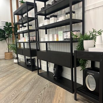 Skin Laundry - Glendale - Waiting area - Skin Care Near Me - Glendale, California Skin Laundry - Glendale - Waiting area - Skin Care Near Me - Glendale, California