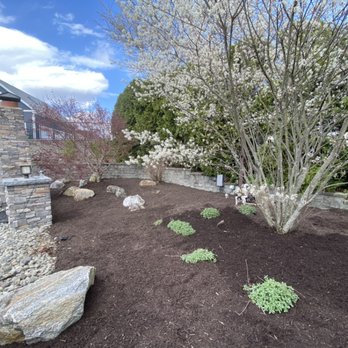 Black Diamond Landscaping - Final Product of a Huge Mulch/Weeding Job - Gardeners Near Me Black Diamond Landscaping - Final Product of a Huge Mulch/Weeding Job - Gardeners Near Me