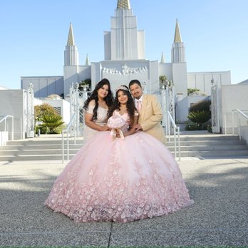 Gala Events - Foto con mi princesa mamá y papá - Wedding Planning Near Me - San Jose, California Gala Events - Foto con mi princesa mamá y papá - Wedding Planning Near Me - San Jose, California