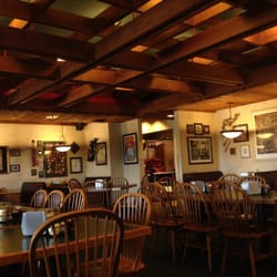 Monical's Pizza - Dining room