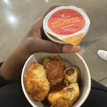 Auntie Anne's - Pretzels Near Me - Liberty Township, Ohio