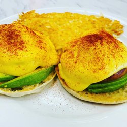 Uncle John's Pancake House - The Alameda - California Benedict with hash browns
