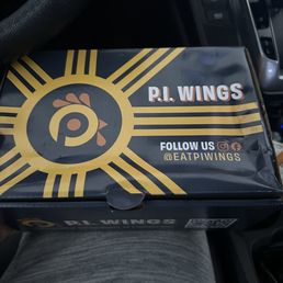 8 wing combo (can't show the inside I was hungry and devoured them) 8 wing combo (can't show the inside I was hungry and devoured them)