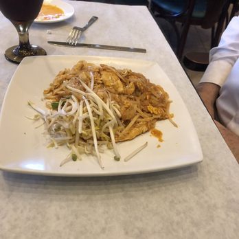 Napasorn Thai Restaurant - Medium chicken pad Thai. - Thai Near Me - Orlando, Florida Napasorn Thai Restaurant - Medium chicken pad Thai. - Thai Near Me - Orlando, Florida