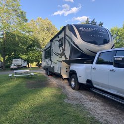 Wendy Oaks RV Resort - Camp sight 12