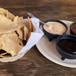 Mariscos El Chino Abby's Place - Chips with three kinda of sauce