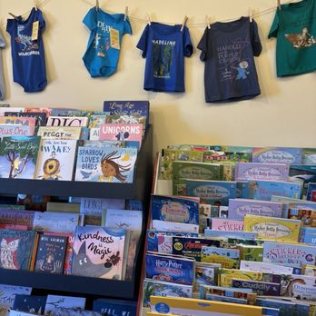 Author's Note Bookstore - Bookstores Near Me - Medina, New York