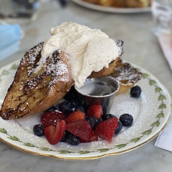 Bodega Henriette - Bars Near Me - Toronto, Ontario