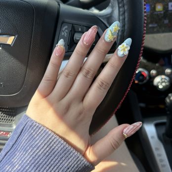 Bee Nails & Spa - Nail Salons Near Me - Riverside, California