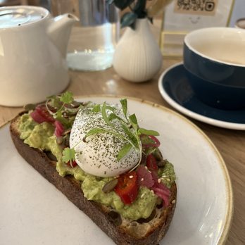 Two Hands - Smashed Avocado Toast - Cafes Near Me - New York, New York Two Hands - Smashed Avocado Toast - Cafes Near Me - New York, New York