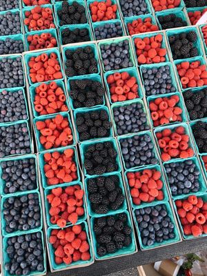 Photo of Melrose Place Farmer's Market - Los Angeles, CA, US. Fresh berries @ Melrose Farmer's Market
