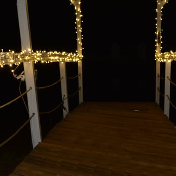 Book Nook Inn - The owners decorated the bridge just for my wedding! - Bed & Breakfast Near Me - Lumberton, Texas