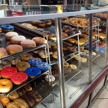 Winchell's Donut House - Donuts Near Me - Pasadena, California