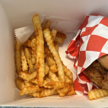 Scoville Hot Chicken - Minimal fries that come with sando - Burgers Near Me - Atlanta, Georgia