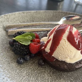 Lamplight Lounge - Brownie: with Vanilla Bean Ice Cream, Berry Sauce and Macerated Berries - New American Near Me - Anaheim, California