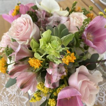 David Zecca Fine Flowers - Table end floral arrangement one of two. Just beautiful with added succulents. - Floral Designers Near Me David Zecca Fine Flowers - Table end floral arrangement one of two. Just beautiful with added succulents. - Floral Designers Near Me