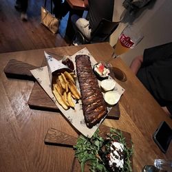 De Delf - Shareable ribs and portobello mushroom