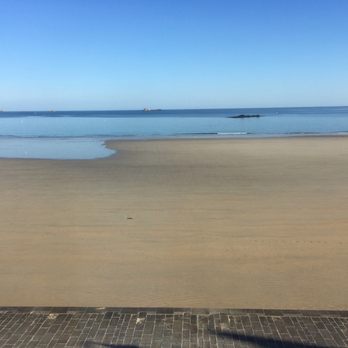 Hôtel le Beaufort - You can leave your windows/doors open at night and hear the tide/waves come in. By morning it's back out again. - Hotels Near Me - Saint Malo, 35