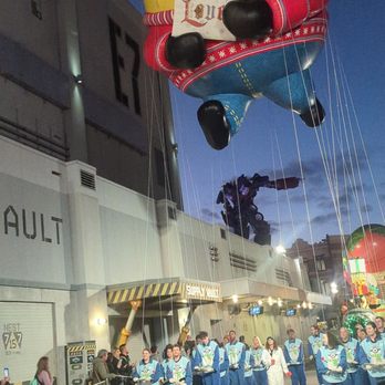 Macy's Holiday Parade - Parade - Performing Arts Near Me - Orlando, Florida