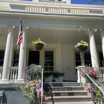 The Quarters Coffee House - Outside! Go to the left for wheelchair entrance! - Coffee & Tea Near Me - Vallejo, California