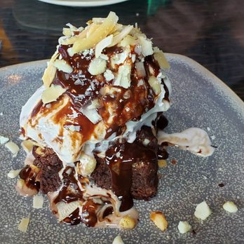 Pacific Catch - Warm brownie with ice cream. - Seafood Near Me - Campbell, California Pacific Catch - Warm brownie with ice cream. - Seafood Near Me - Campbell, California